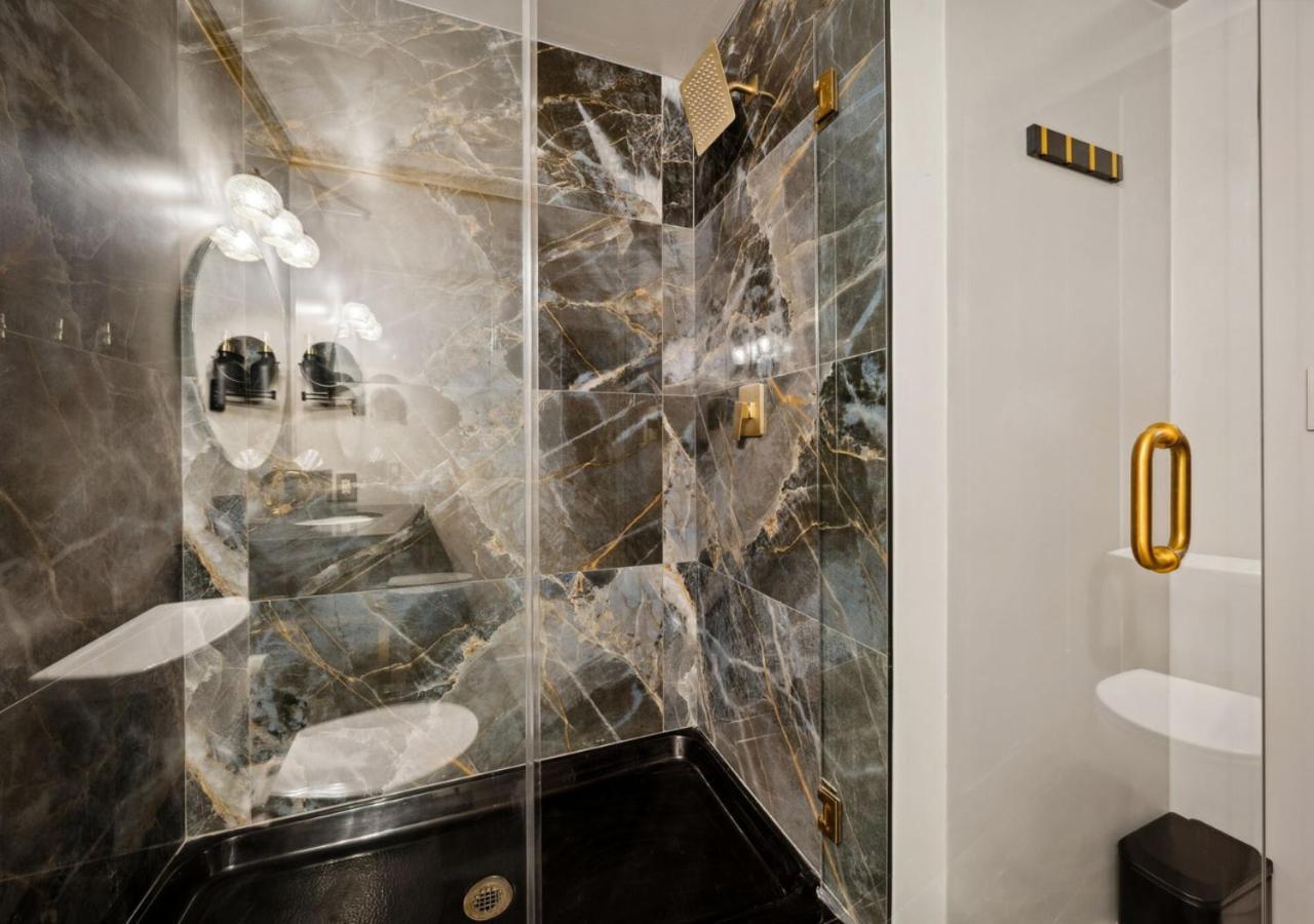 The Fainting Couch Boutique Hotel Cobb Room photo
