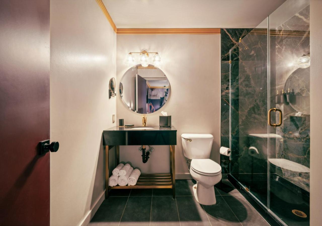 The Fainting Couch Boutique Hotel Cobb Room photo
