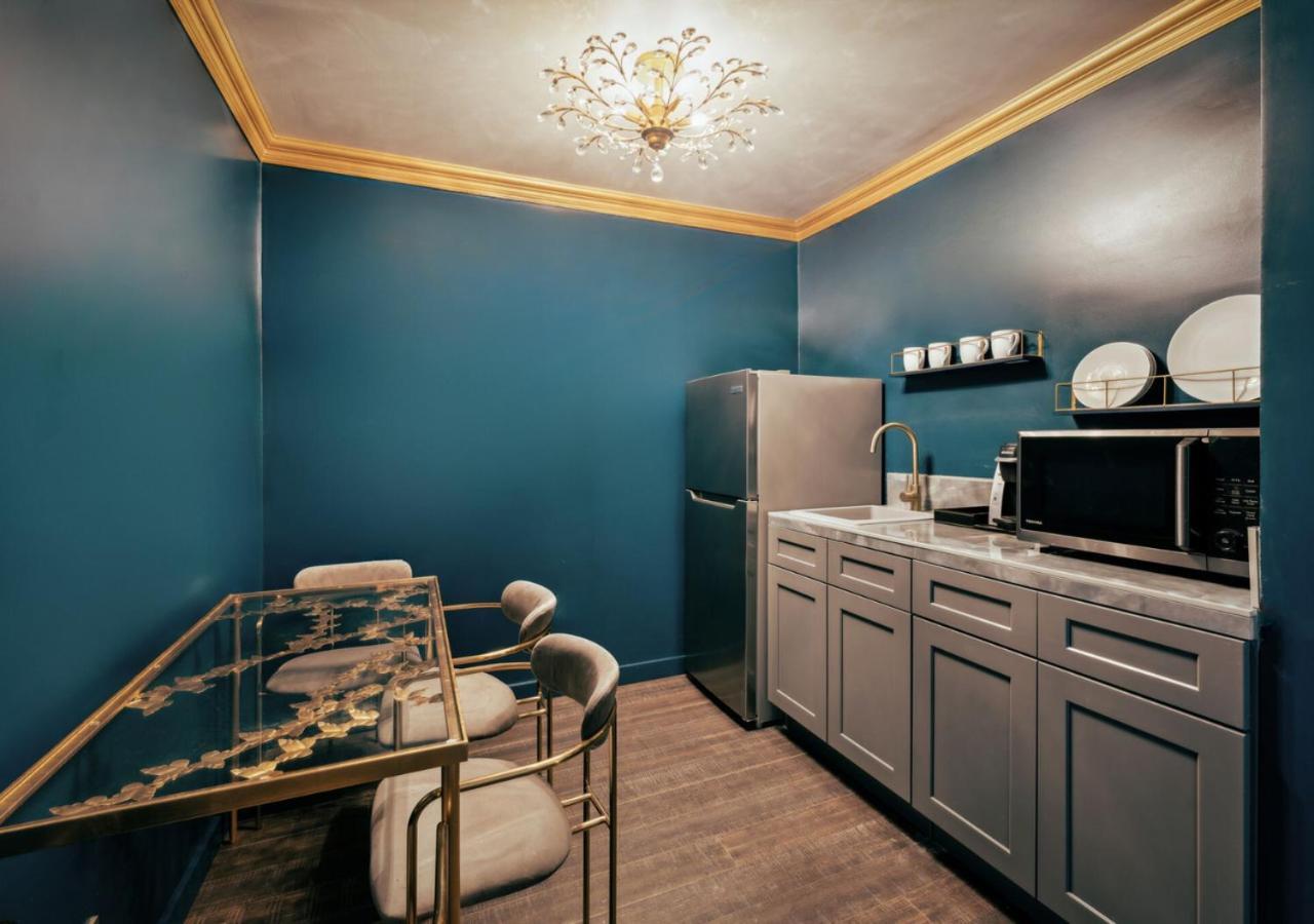 The Fainting Couch Boutique Hotel Cobb Room photo