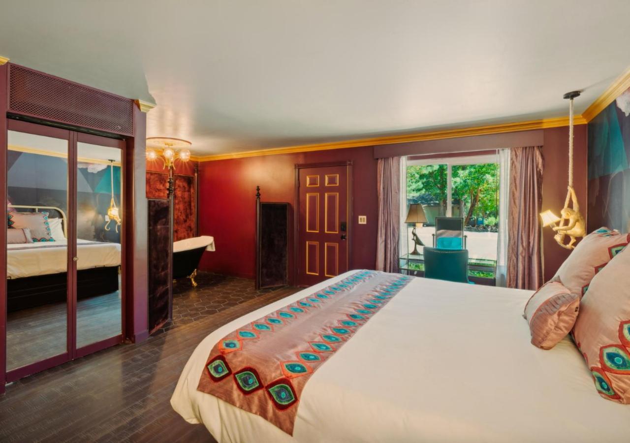 The Fainting Couch Boutique Hotel Cobb Room photo