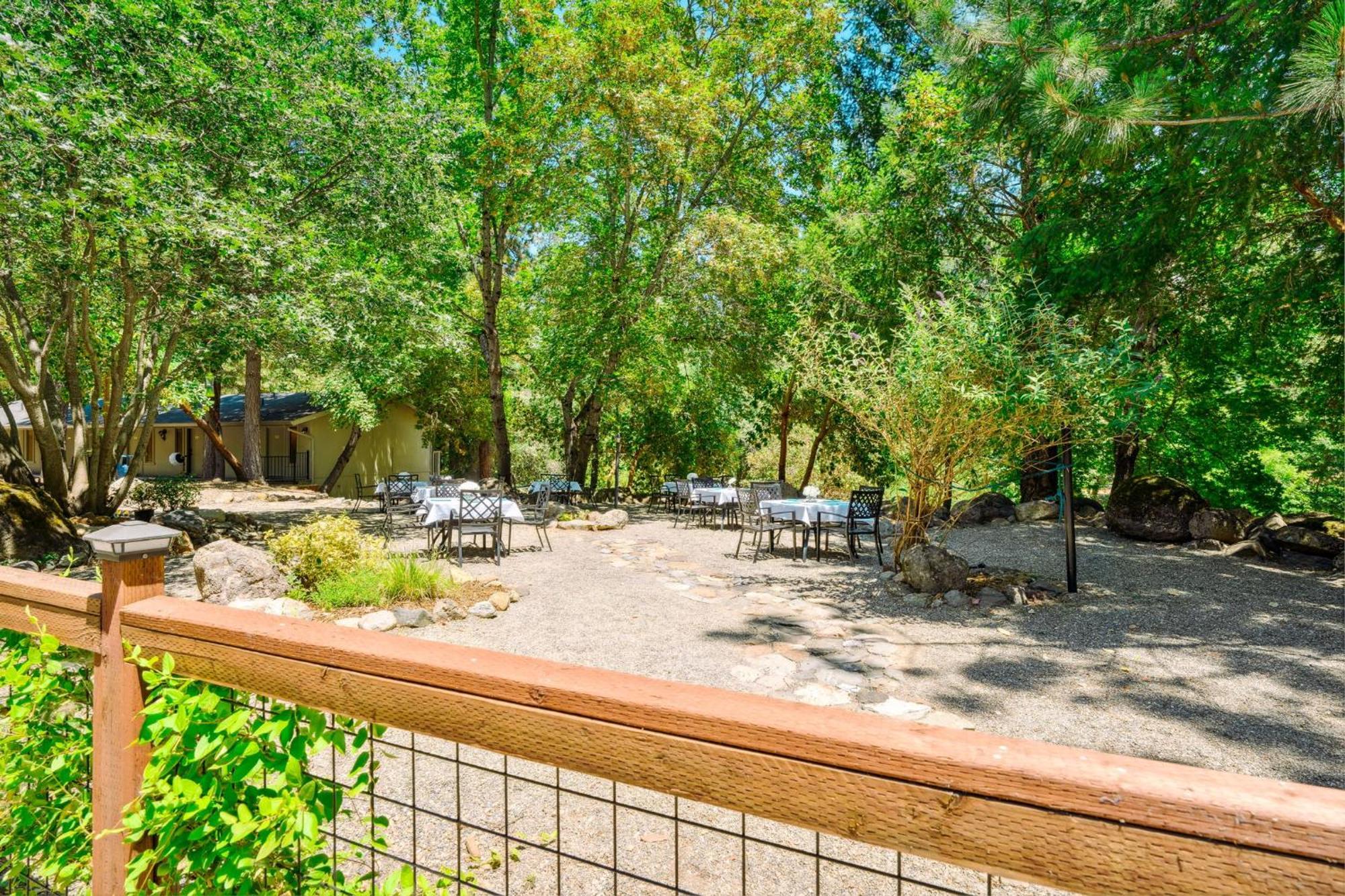 The Fainting Couch Boutique Hotel Cobb Exterior photo